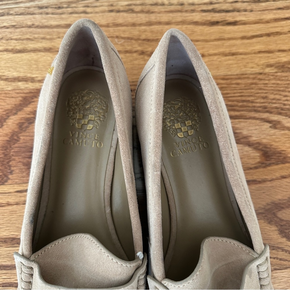 Vince Camuto Casbella Women's SuedeTan Loafers with Tassel Detail Sz7.5 Preowned - Picture 5 of 9